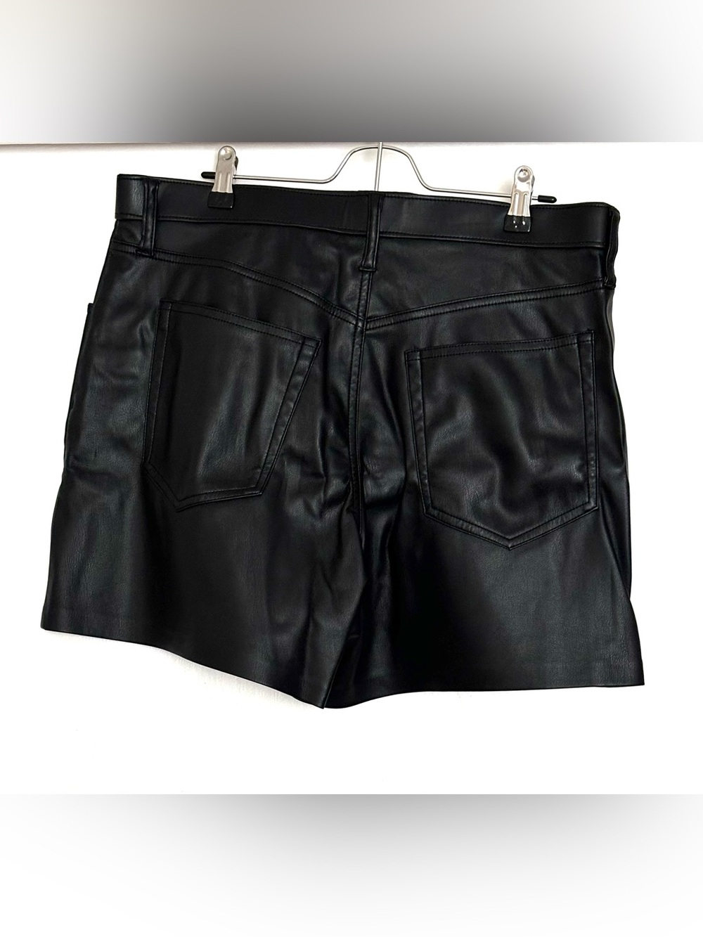 Abercrombie & Fitch Curve Love Vegan Leather Dad Shorts Black Size 32/14 - Picture 3 of 4